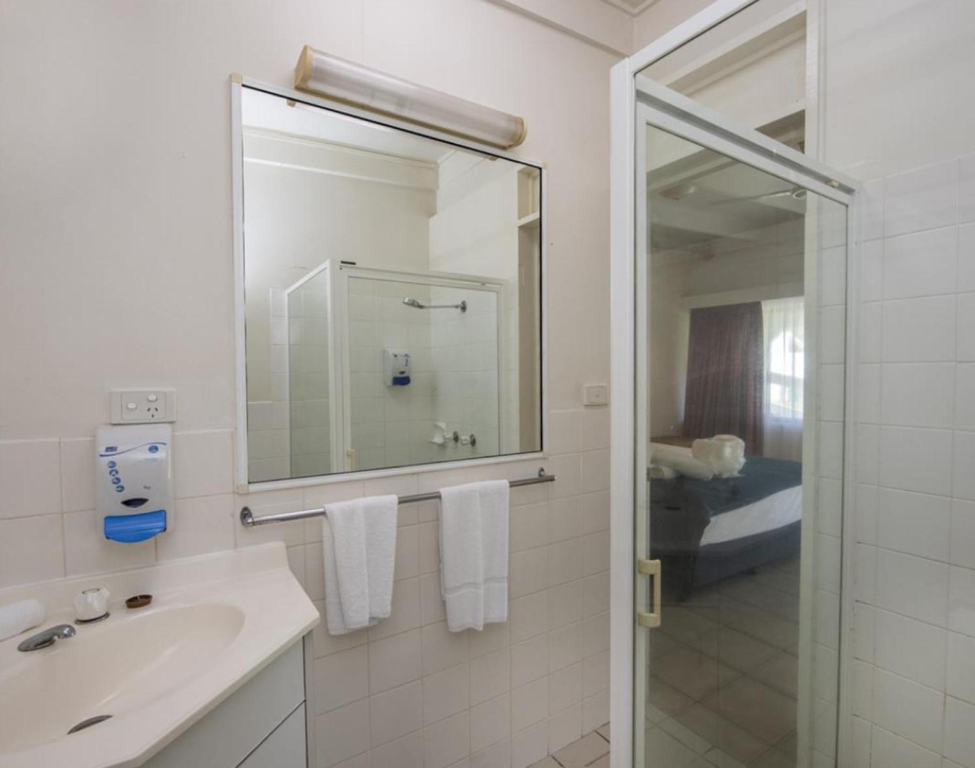 Affordable Island Escape! Queen Studio, Nelly Bay ภายนอก รูปภาพ